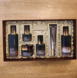 Aviara Sensitive Care Black Snail Skincare 6pcs Set Whitening Anti-Wrinkle Set